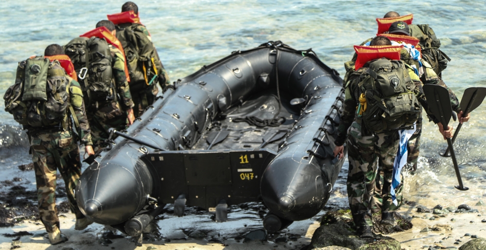 sekcja Navy Seals w czasie BUD/S, -Staff-Sgt.-Chad-Menegay-US-Navy-CC-0