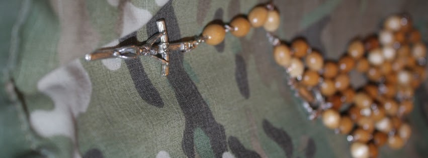 krzyż na tle kamuflażu multicam