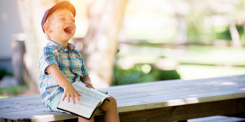 dziecko kochane to dziecko szczęśliwe, zdjęcie: ben-white@unsplash.com, CC-0