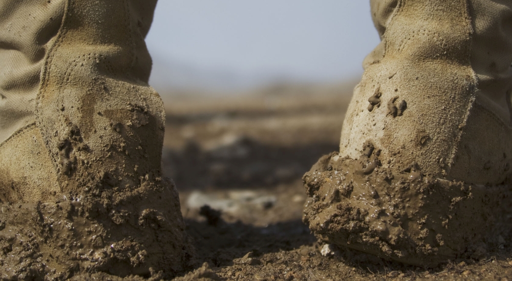 ubłocone buty, zdjęcie: MC1 Matthew Leistikow@US Army, CC-0