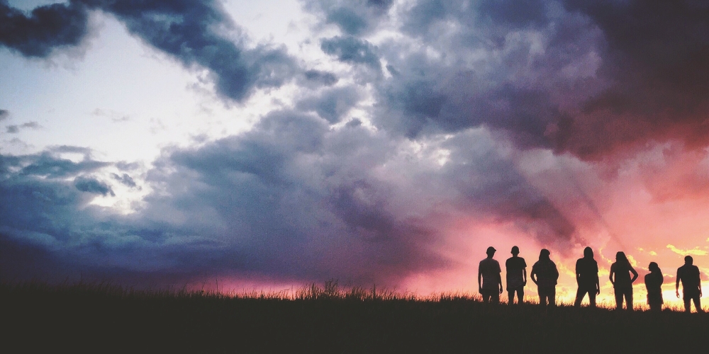 siedmiu znajomych, zdjęcie: hudson-hintze-unsplash CC-0