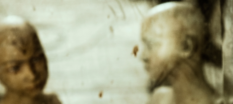 odbicie w zwierciadle, zdjęcie: Tiko Giorgadze@Unsplash.com, CC-0