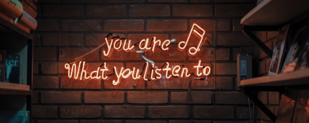 jesteś tym, czego słuchasz, zdjęcie: mohammad-metri@unsplash.com, CC-0