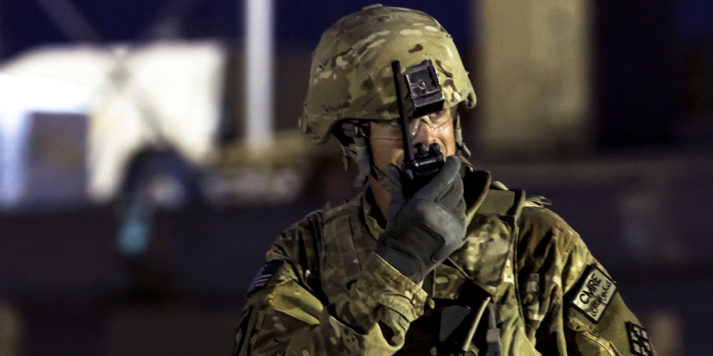 komunkacja faceta, zdjęcie: defense.gov, CC-0