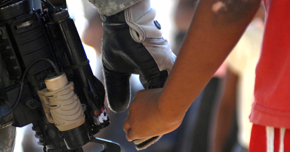 dotyk jak przy stworzeniu, zdjęcie: Fred W Baker III US Army, CC_0