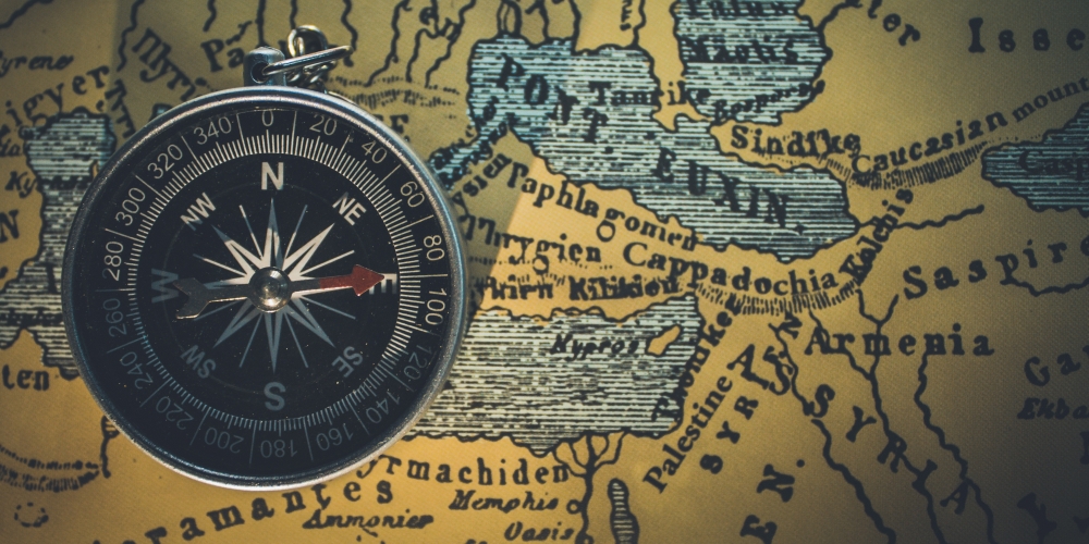 królestwo bez granic na mapie i zegarze, zdjęcie: himesh-kumar-behera@unsplash.com, CC-0