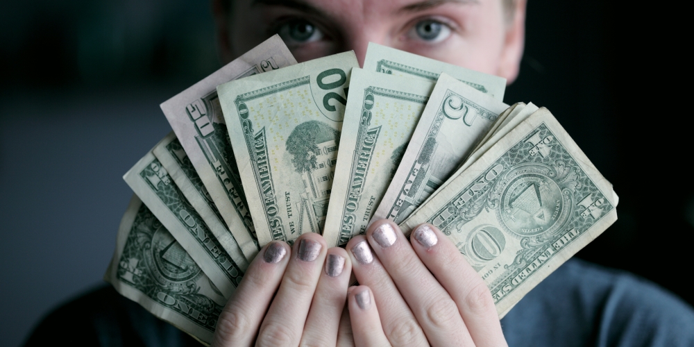 ćwiczenie przed rozpoczeciem 2019 - jak wydajesz pieniadze, zdjecie: sharon-mccutcheon@unsplash.com CC-0