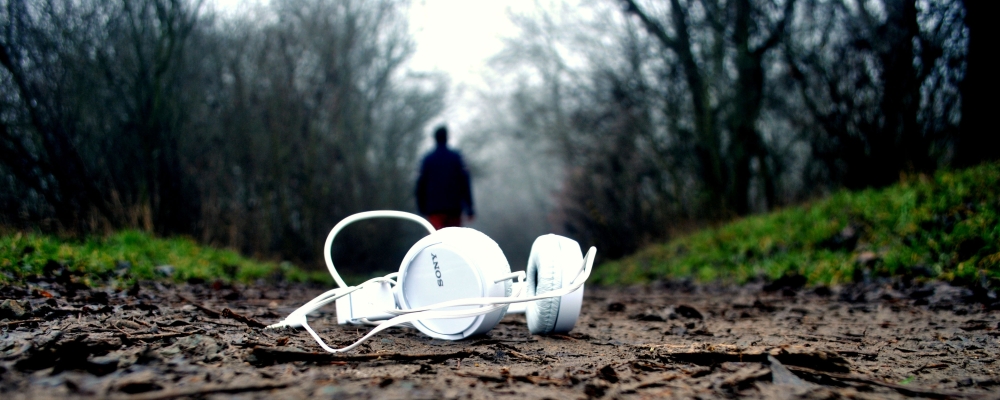 trudno słuchać, gdy się kocha, zdjęcie: antonis-spiridakis@unsplash.com, CC-0