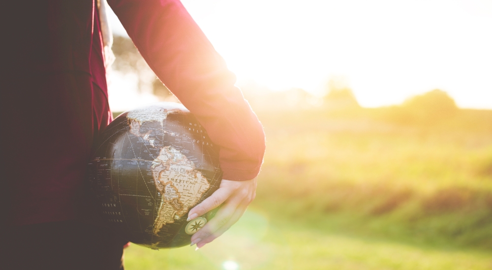 cały świat w twoich rękach, zdjęcie: ben-white@unsplash.com, CC-0