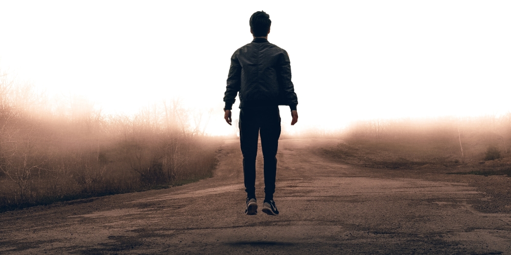 był sobie człowiek - mężczyzna jak każdy inny, zdjęcie: warren-wong-uuVguyksViA-unsplash cc-0